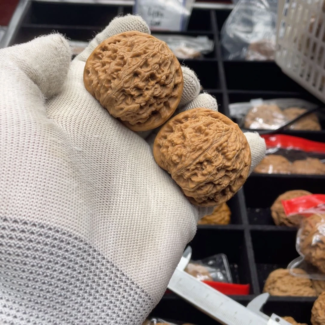 文玩核桃把件水龙纹 111