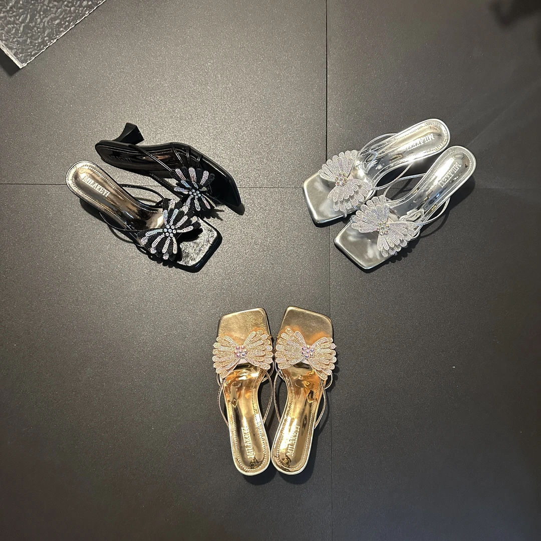 2025年春夏季新款爆款水钻蝴蝶时尚百搭款轻奢露趾方头高跟凉拖鞋