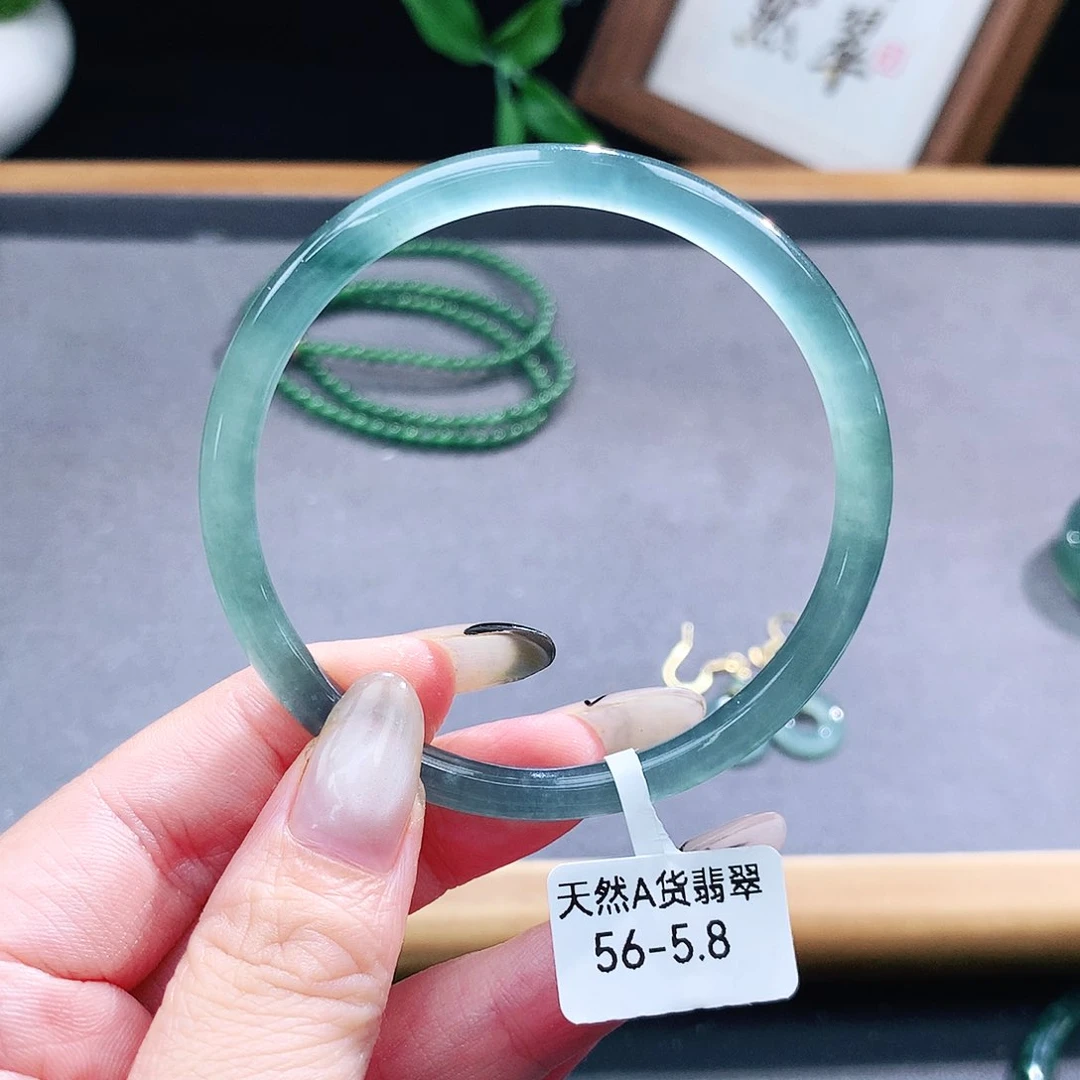 翡翠手镯（圆镯）未镶嵌