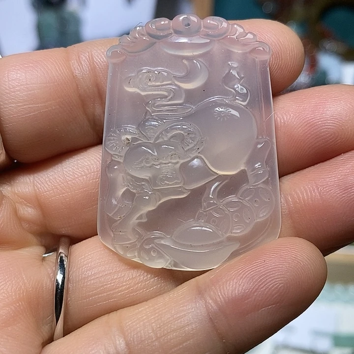 翡翠未镶嵌吊坠(赠链)