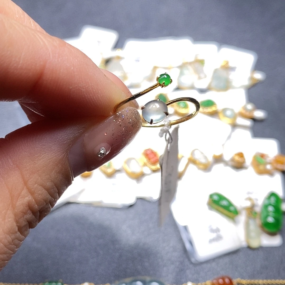 翡翠18K金镶嵌戒指