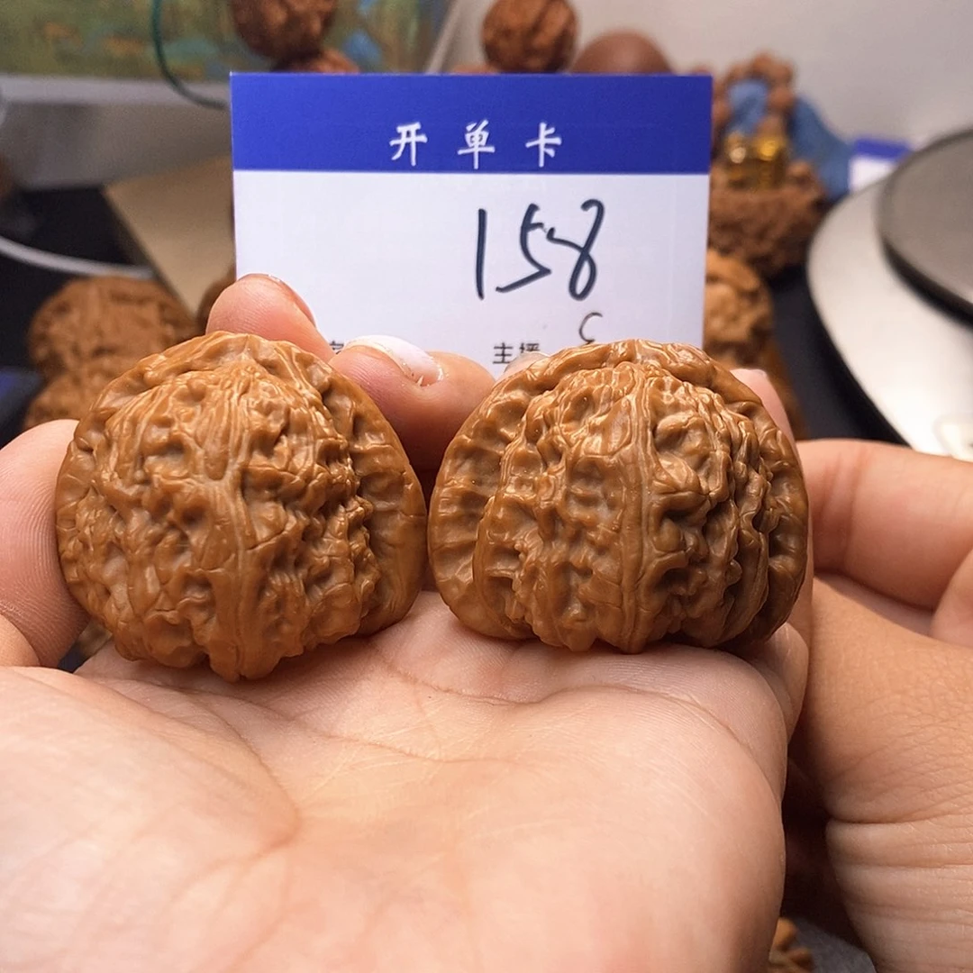 桃核吊坠吱**?白狮子43无刀痕s