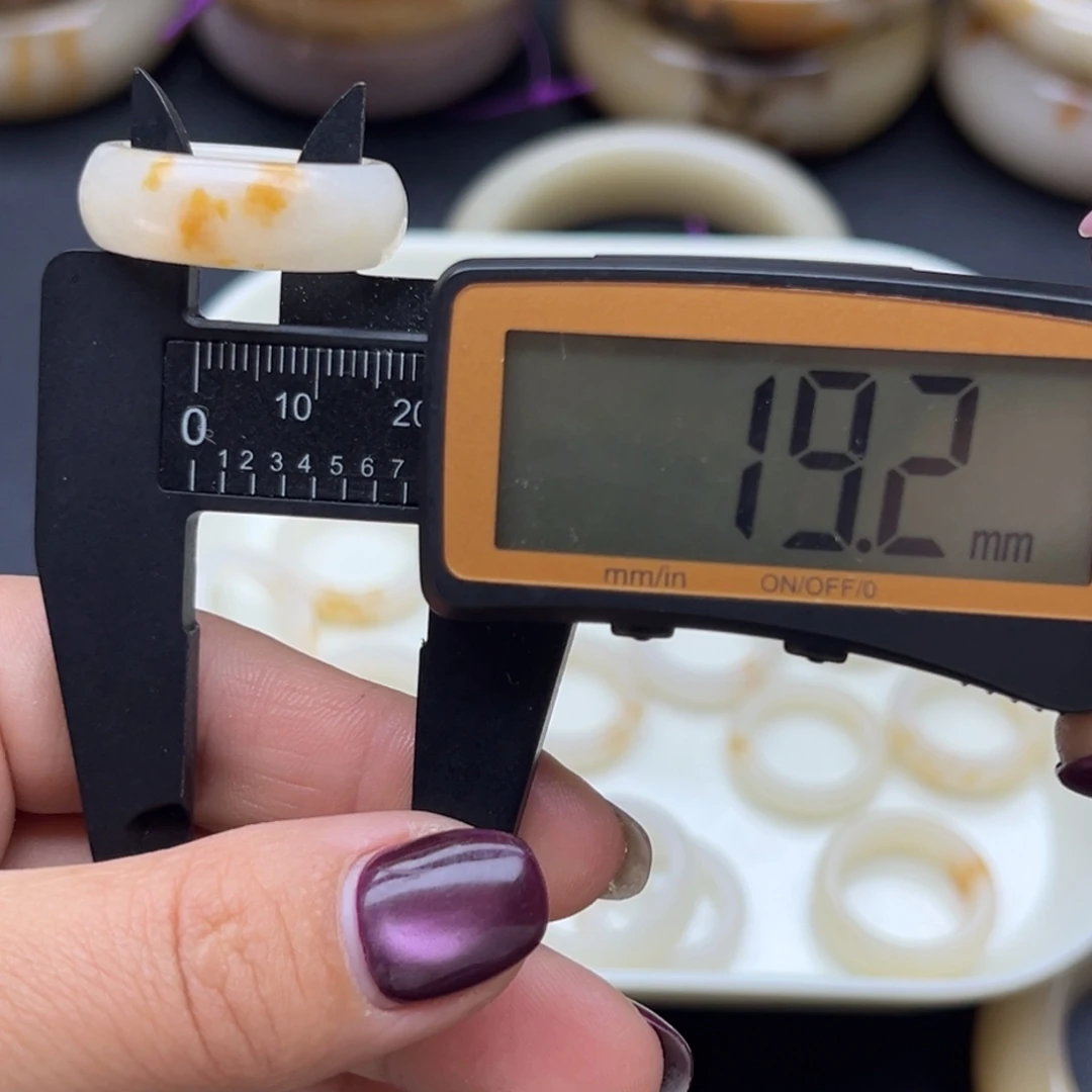 石英质玉（佘太翠）未镶嵌手镯手链吊坠