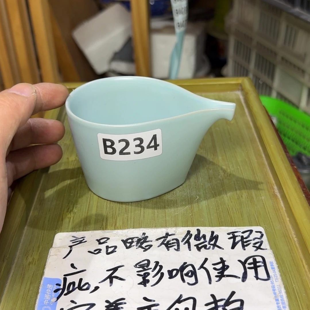 微瑕疵介意勿拍陶瓷器皿H168