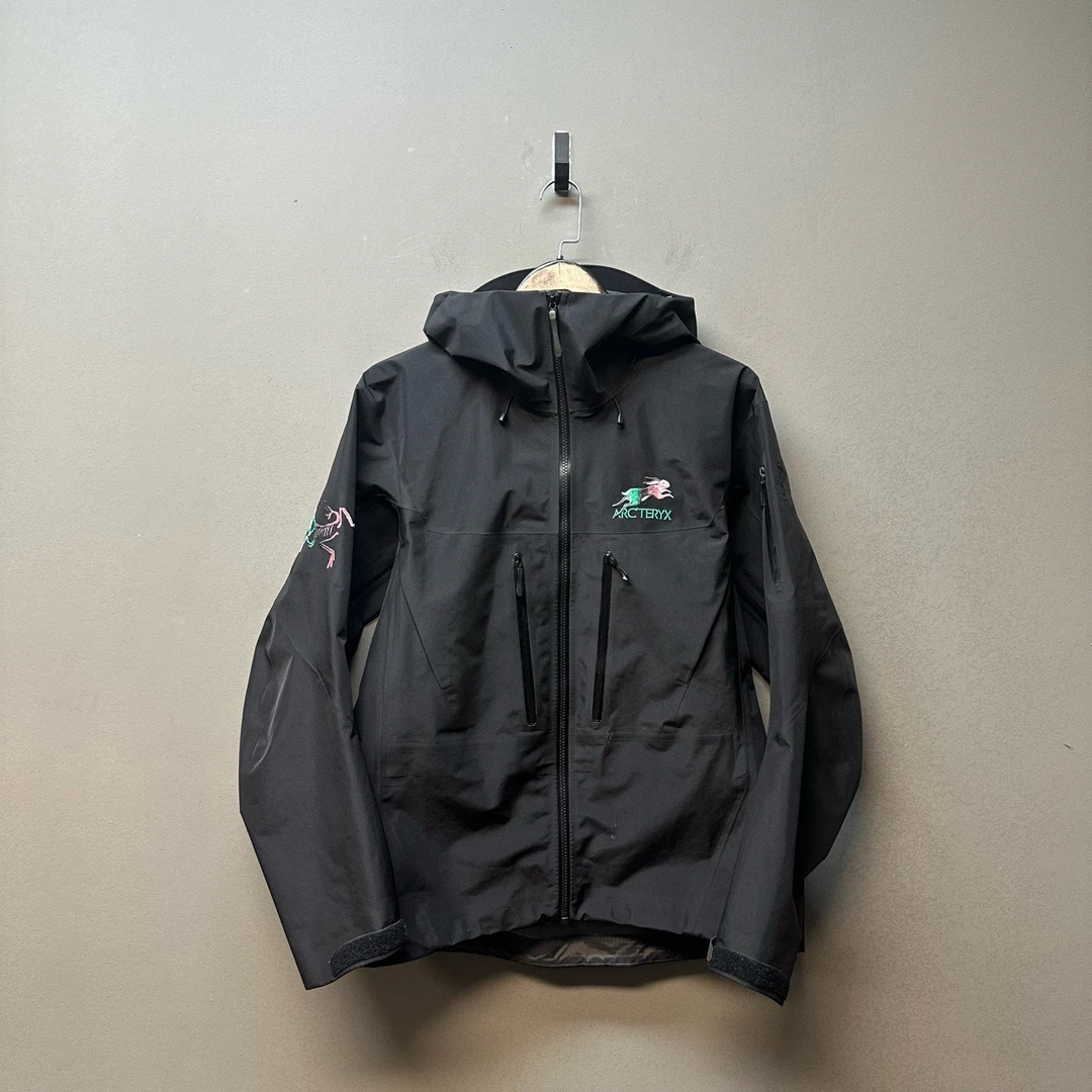 Arcteryx 始祖鸟 /08055/ alpha sv 黑色 兔年限定 硬壳冲锋衣