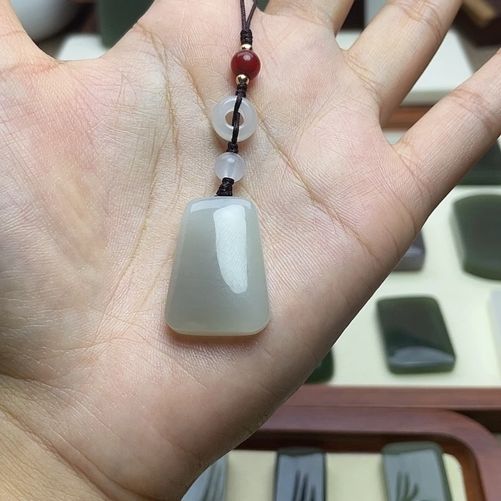 石***头和田玉（糖玉）未镶嵌颈饰