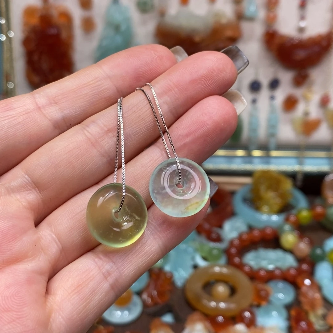 一***牛蛇纹石玉未镶嵌颈饰