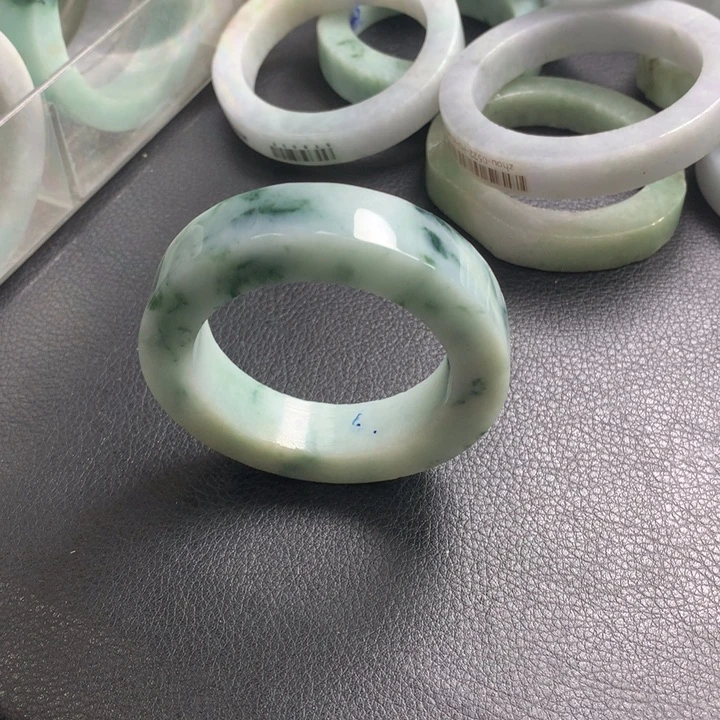 定制翡翠翡翠手镯未镶嵌
