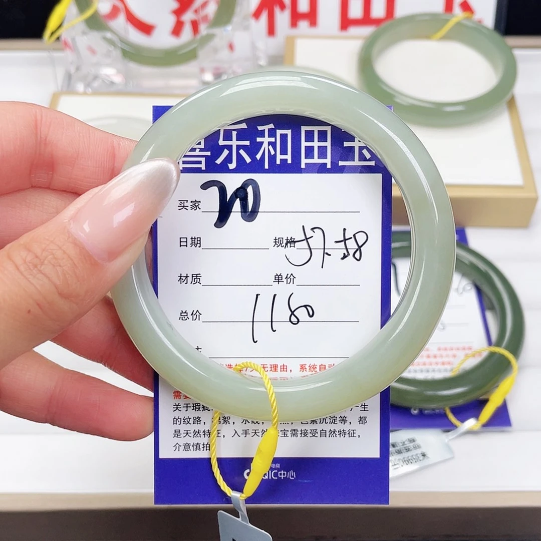 和田玉手镯未镶嵌