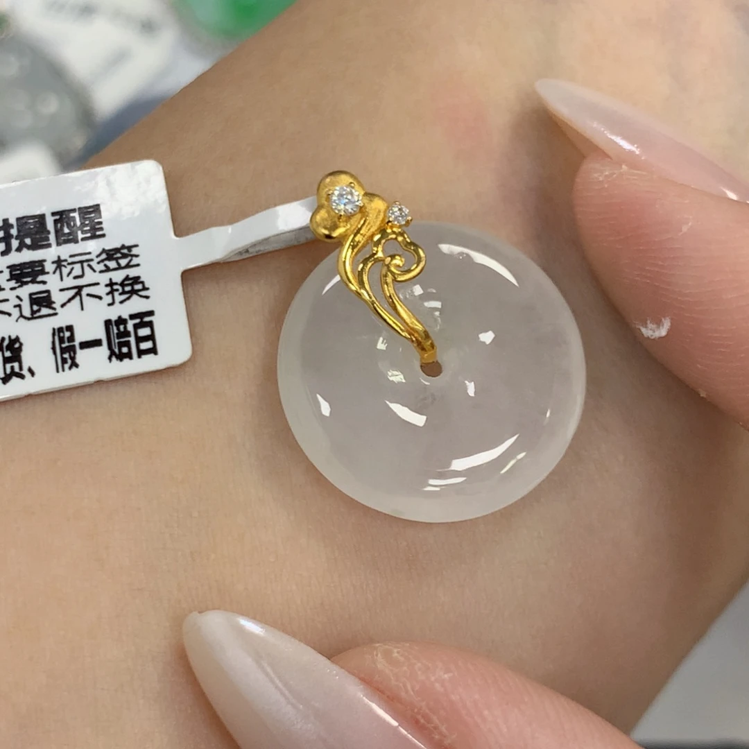 颈饰18K金镶嵌翡翠