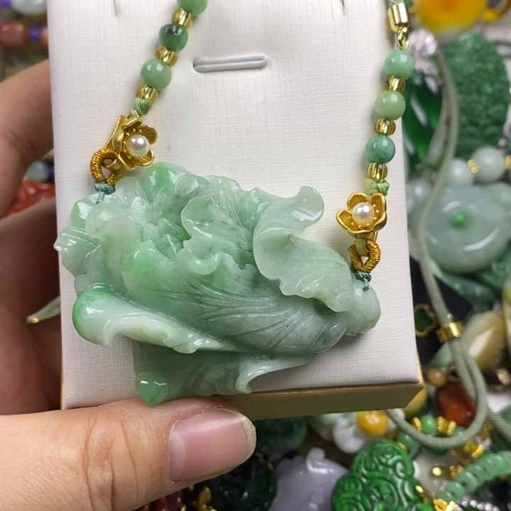 翡翠未镶嵌吊坠(赠链)