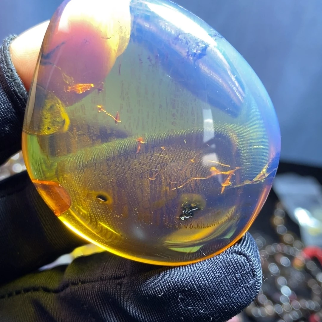 未镶嵌琥珀裸石。。。