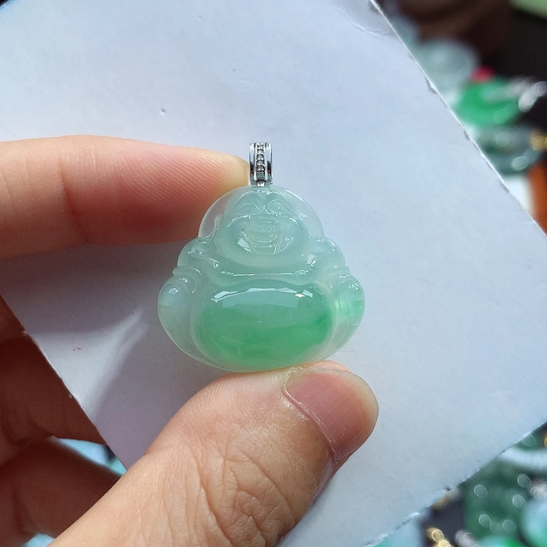 翡翠未镶嵌颈饰佛公