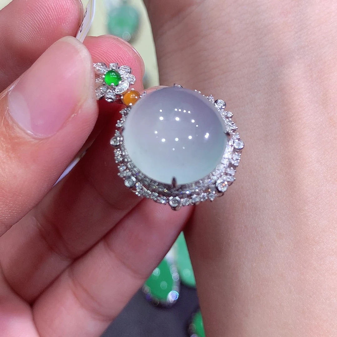 翡翠吊坠(不含链)18K金镶嵌