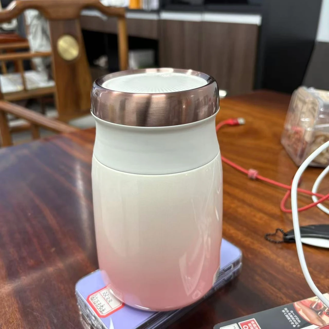 A不锈钢焖烧杯焖茶焖粥