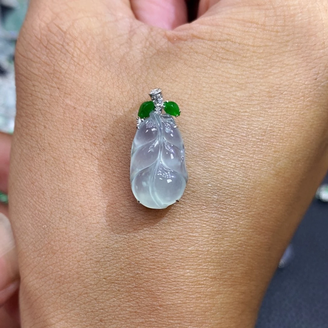 颈饰18K金镶嵌翡翠
