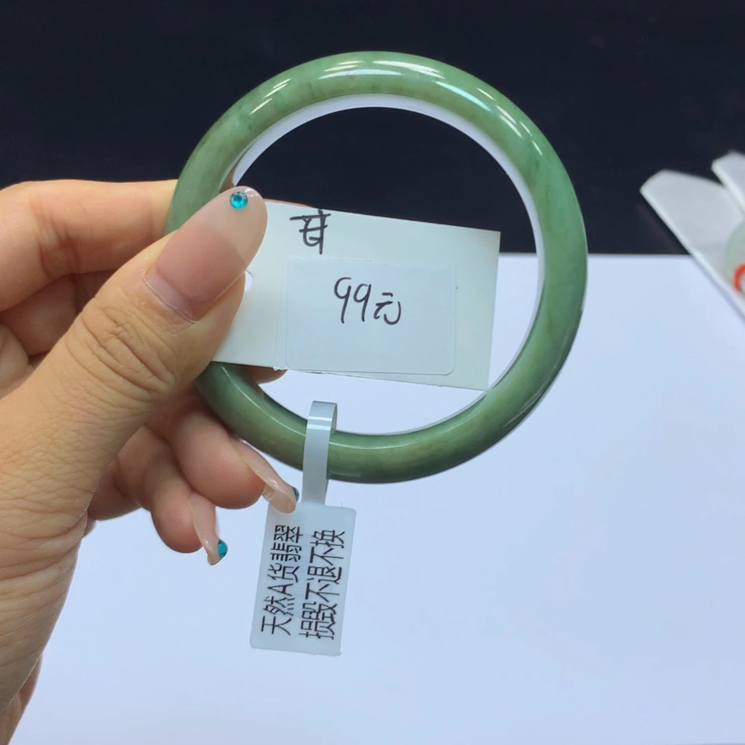 翡翠手镯未镶嵌苷111