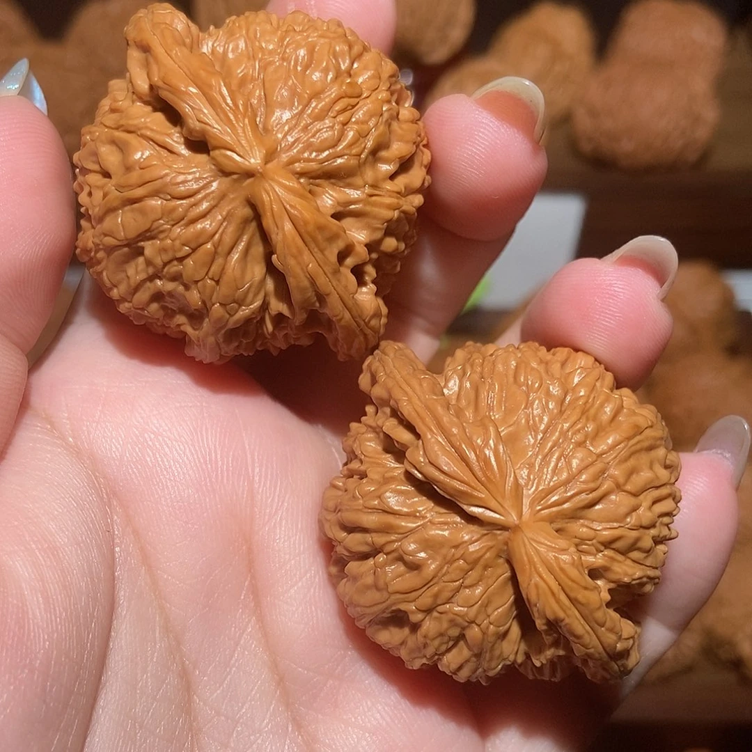 文玩核桃吊坠白狮子44