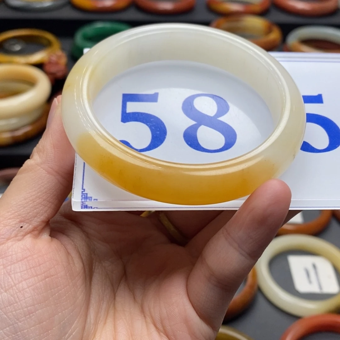 石英质玉（黄龙玉）手镯未镶嵌