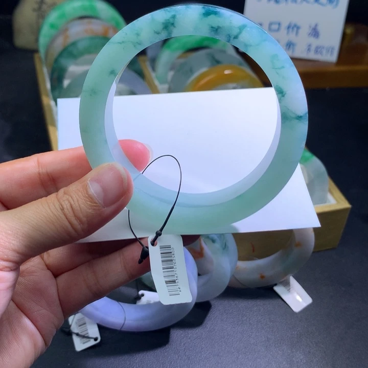 定制翡翠未镶嵌翡翠手镯