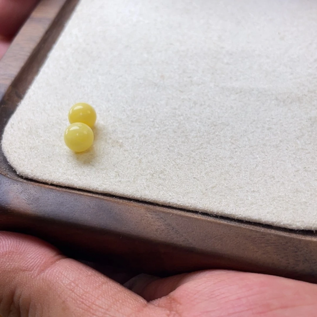 【闪购商品】蜜蜡吊坠(不含链)未镶嵌十*。蜜蜡珠2颗