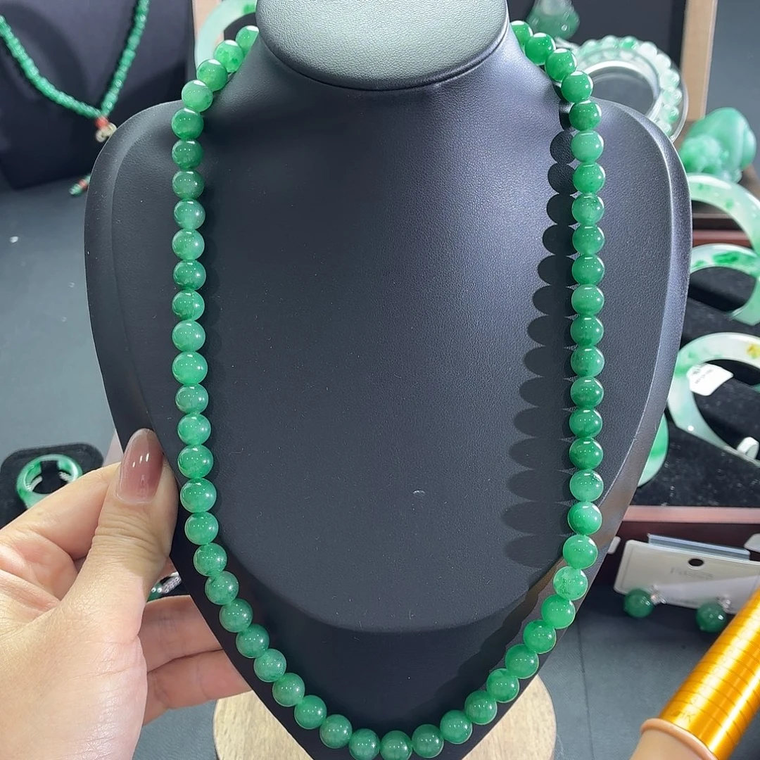 ****东石英质玉未镶嵌颈饰