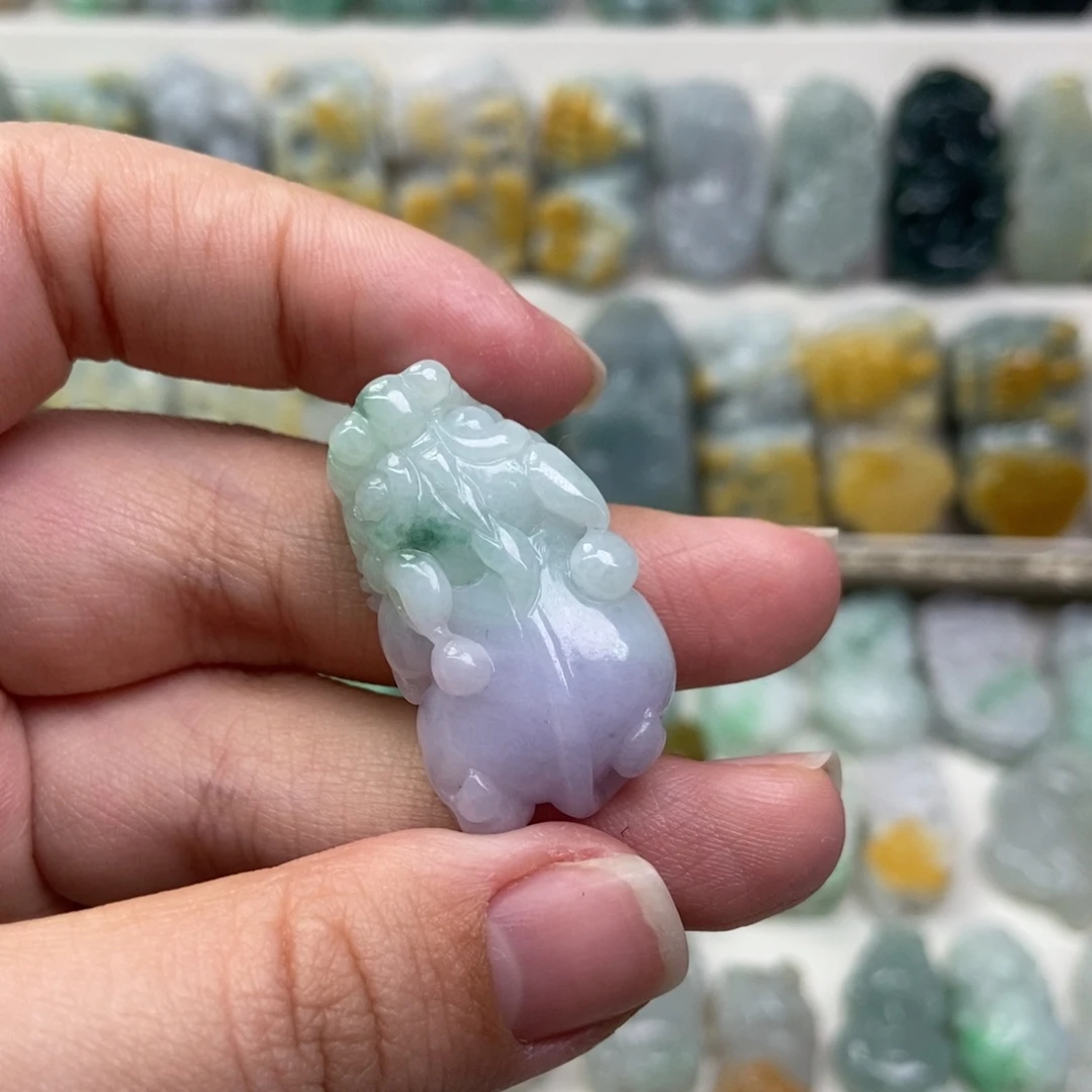 翡翠吊坠(赠链)未镶嵌