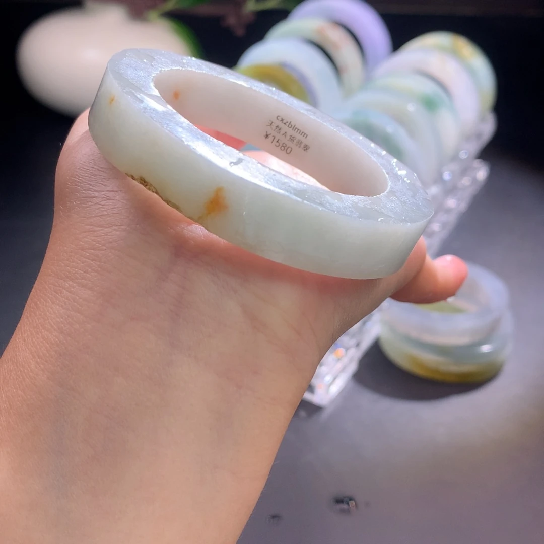 未镶嵌翡翠手镯定制翡翠