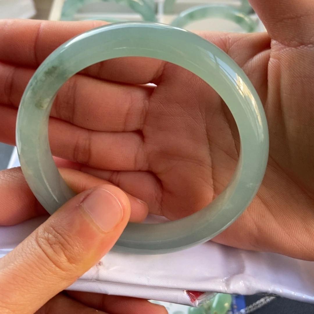 翡翠手镯未镶嵌手镯