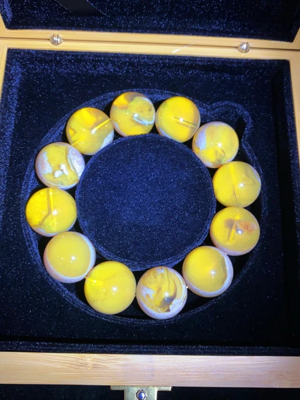《溢彩珠宝》缅甸琥珀，高端藏品，尺寸20mm,仅此一件