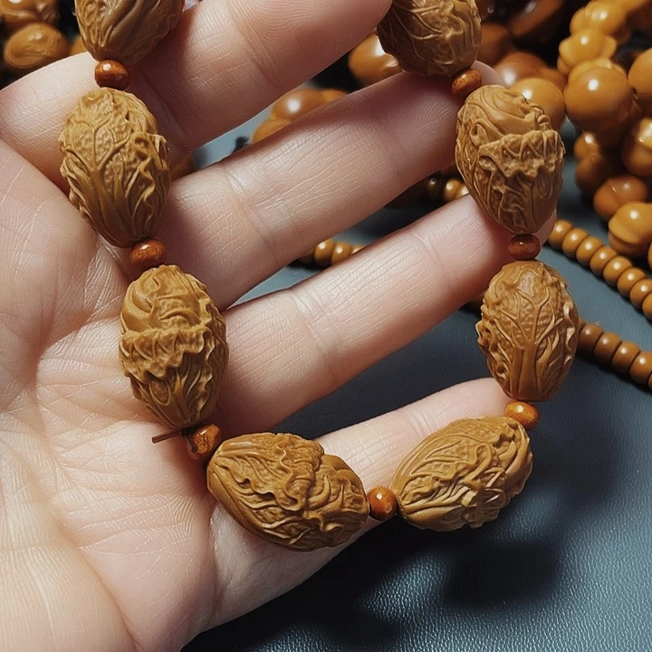 白菜，百财，橄榄核雕工艺