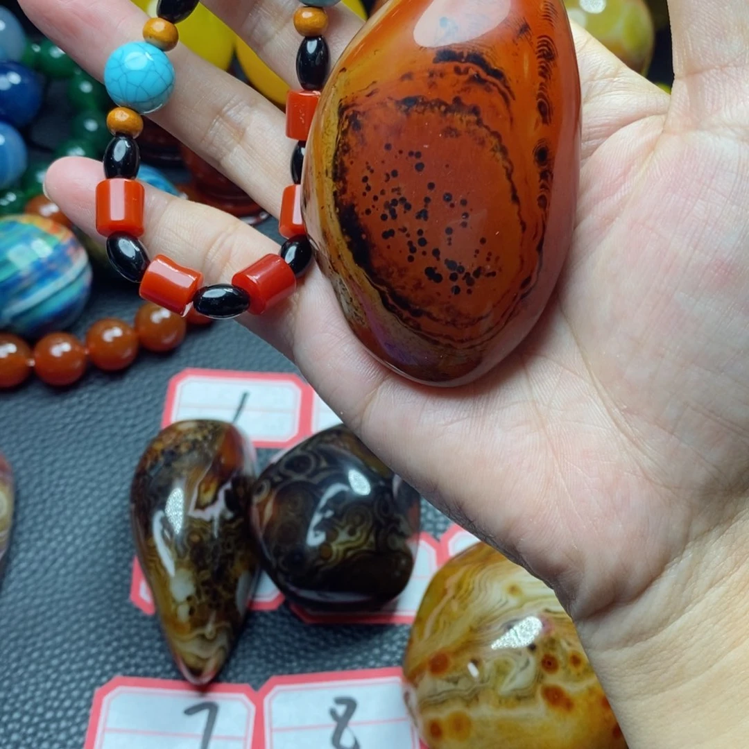 玛瑙/玉髓颈饰未镶嵌商**哥