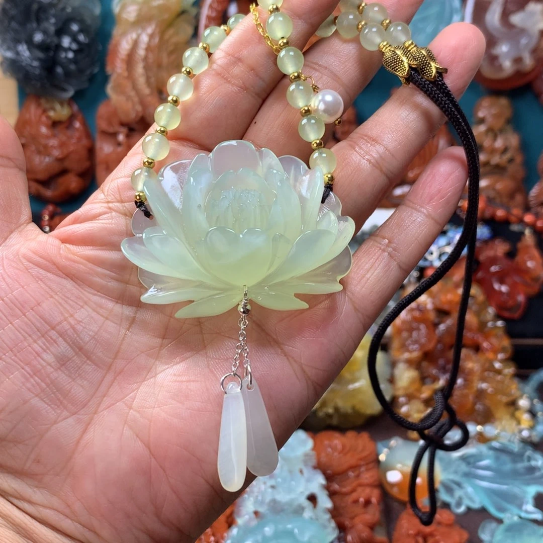 蛇纹石玉挂坠未镶嵌