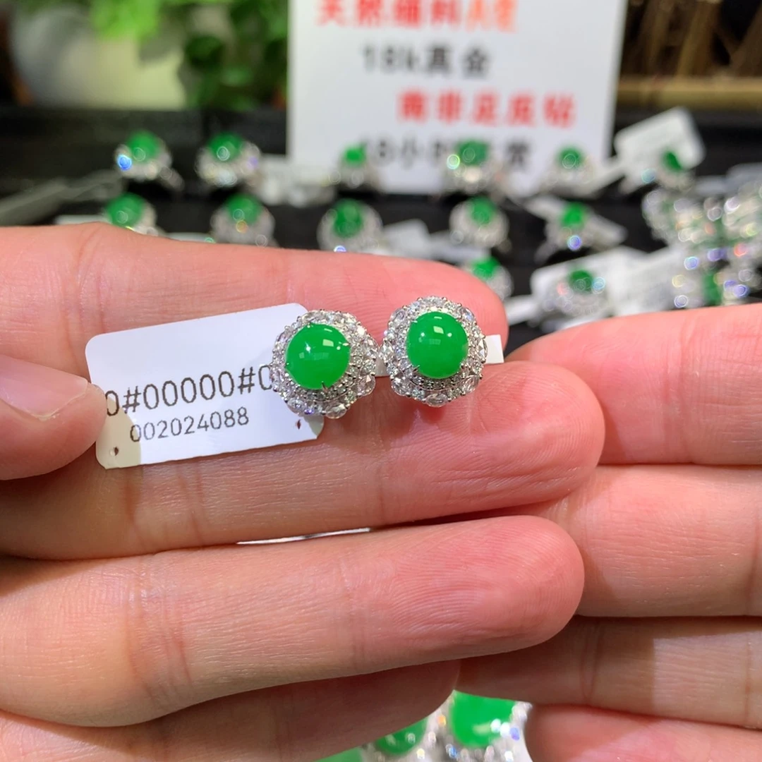 【闪购商品】翡翠吊坠(不含链)18K金镶嵌蛋面