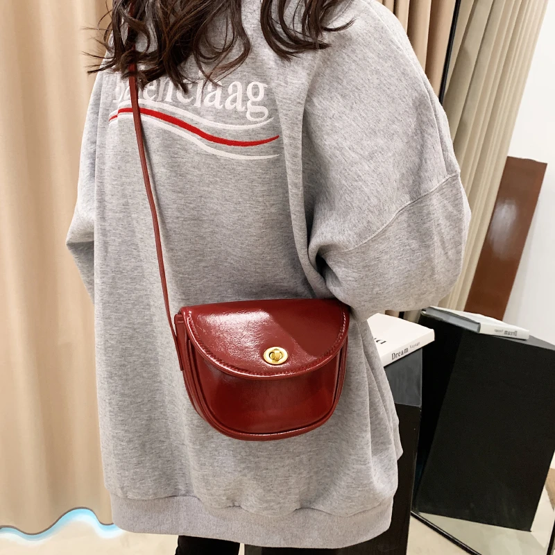 经典简约复古马鞍包斜挎包休闲时尚单肩包百搭韩版洋气网红小包包