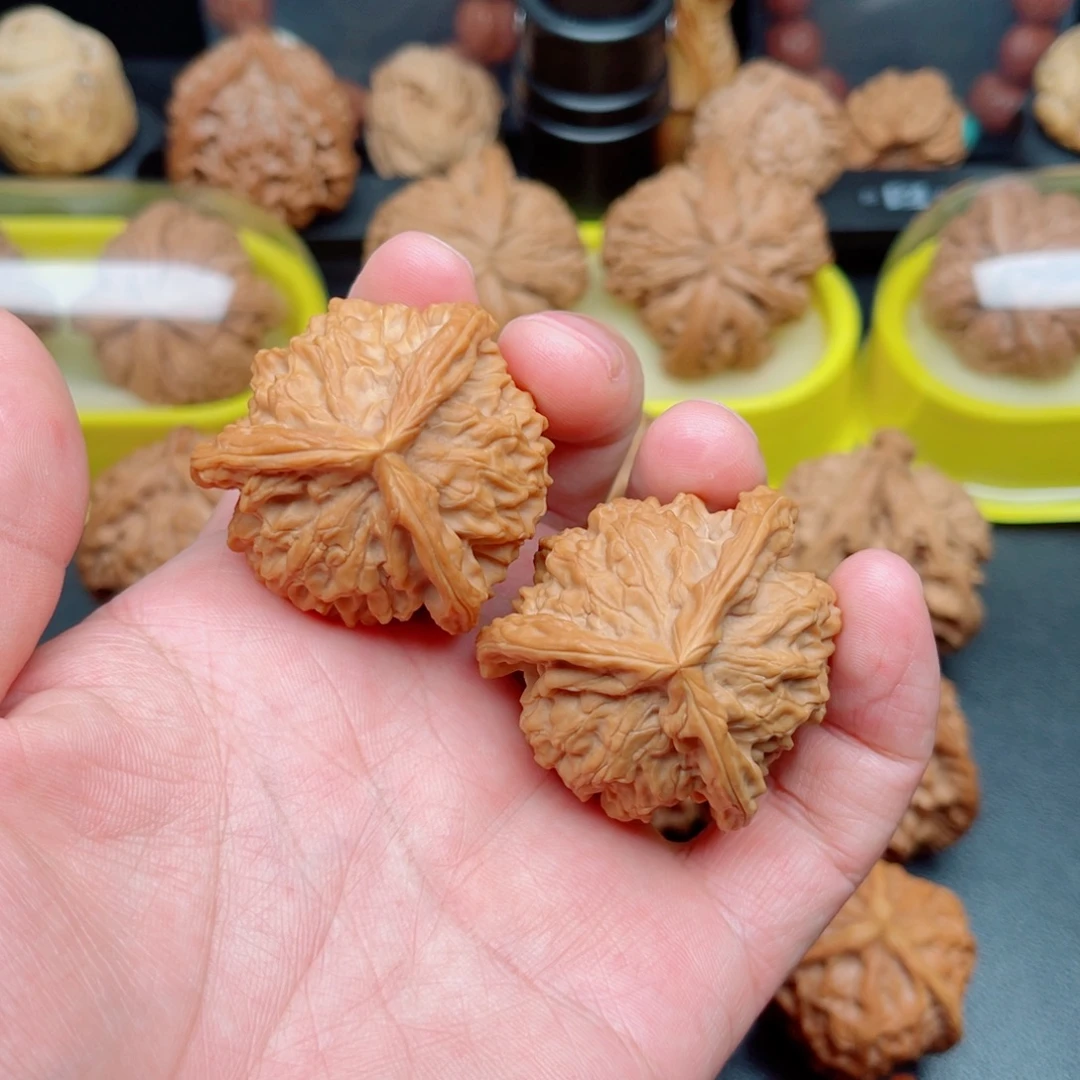 文玩核桃吊坠盘山三棱39×38×38