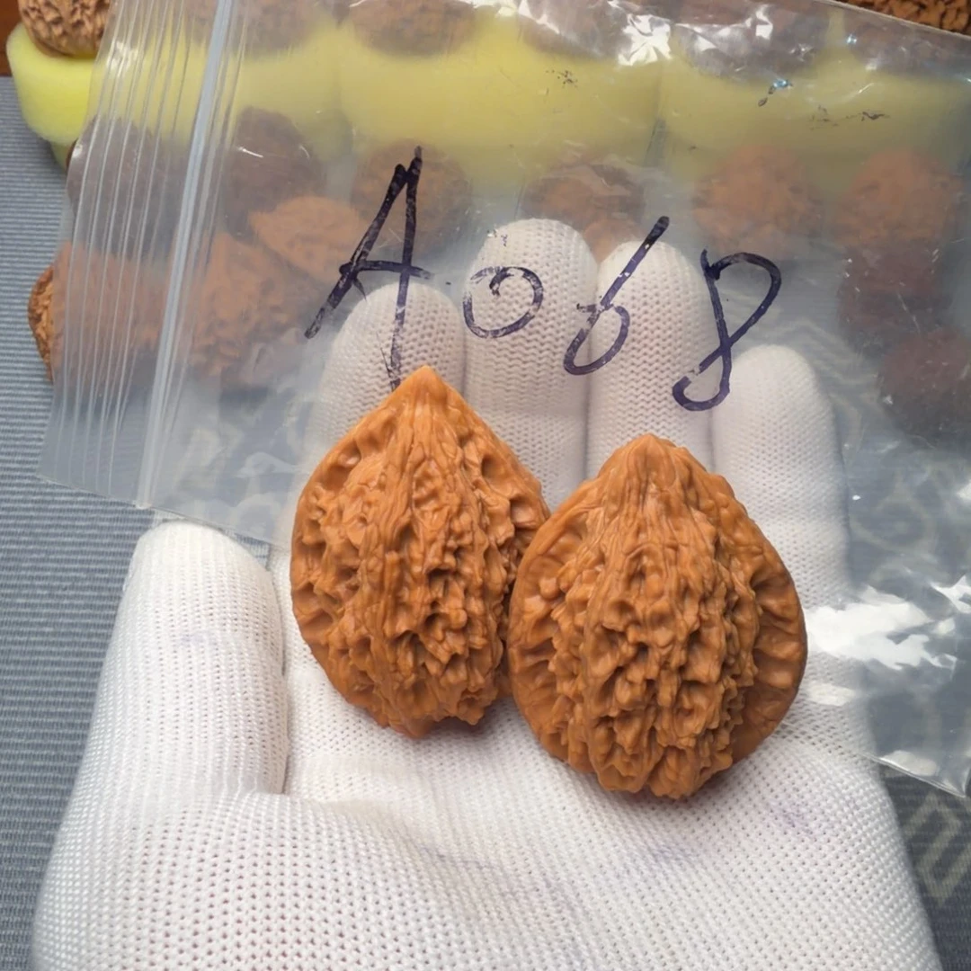 文玩核桃吊坠十三鸡心36