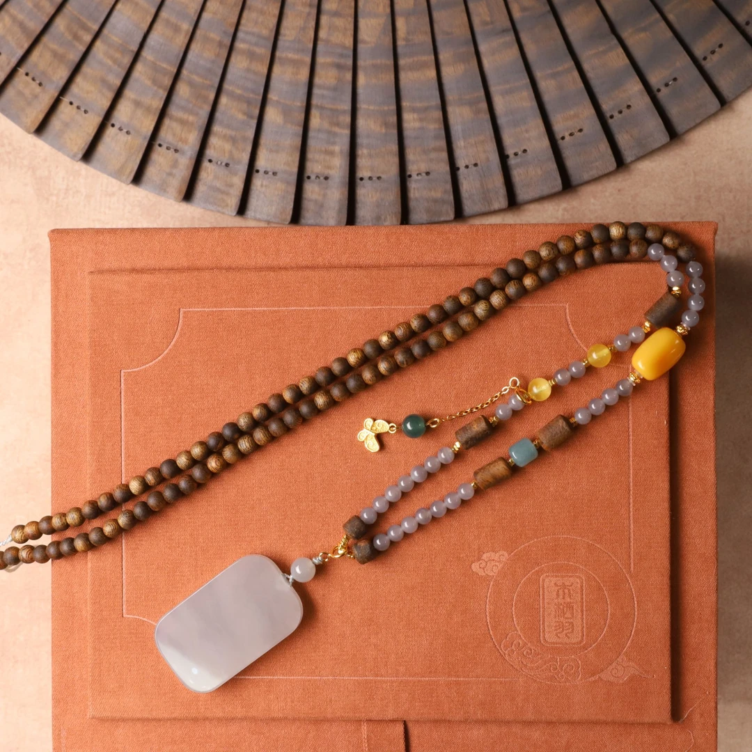 沉香【月色山河】莺歌绿奇楠沉香和田玉烟紫无事牌吊坠项链