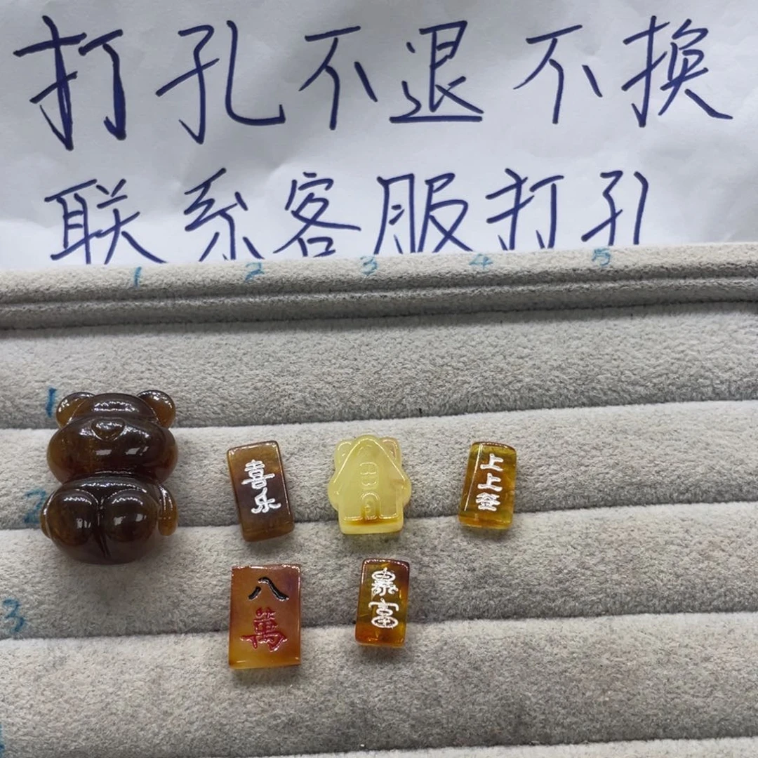 琥珀裸石未镶嵌小**呦天然琥珀