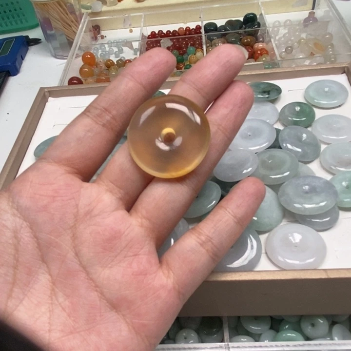 燕***燕玛瑙/玉髓未镶嵌颈饰