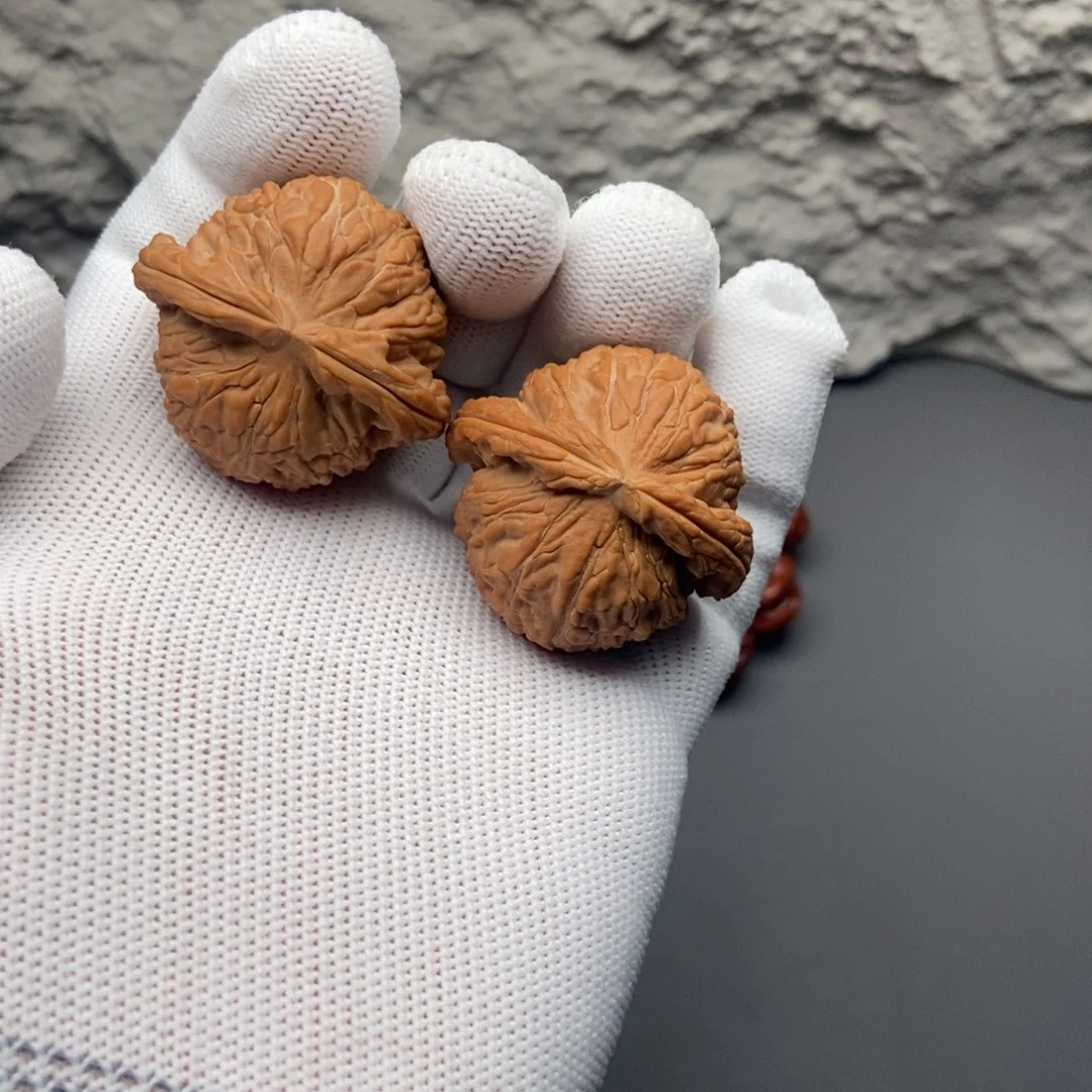 文玩核桃吊坠39白狮子