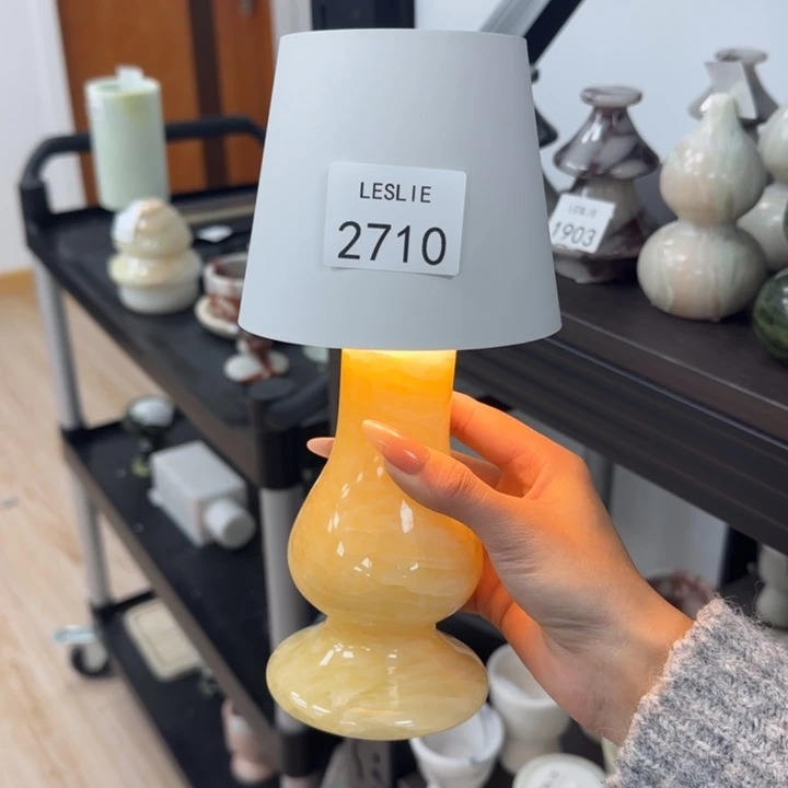 X2710.             灯