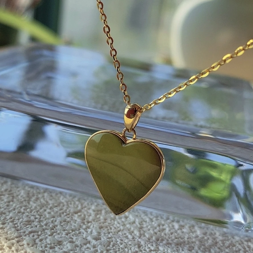 湖北十堰天然原矿绿松石18k金轻奢款爱心女神项链百搭复古心形