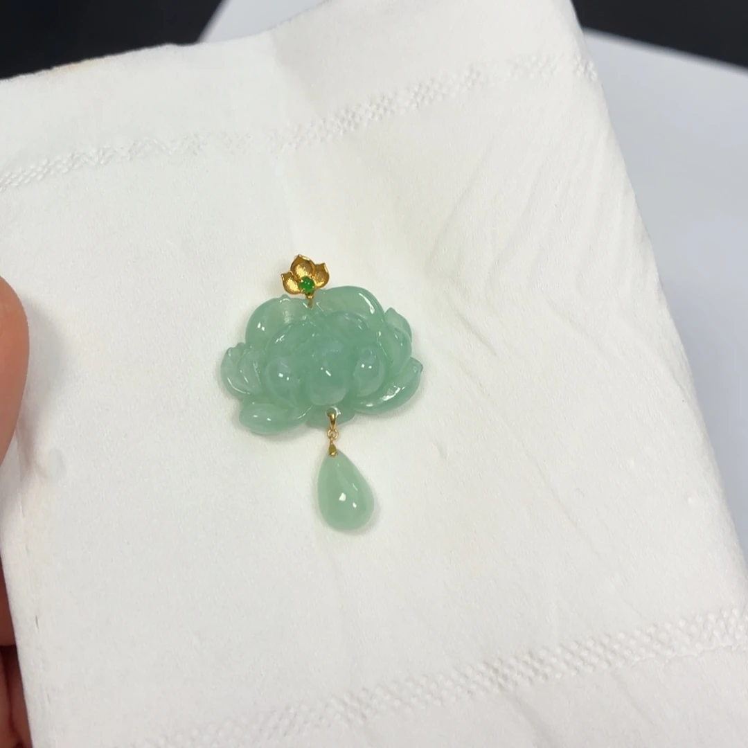 翡翠18K金镶嵌颈饰莲花