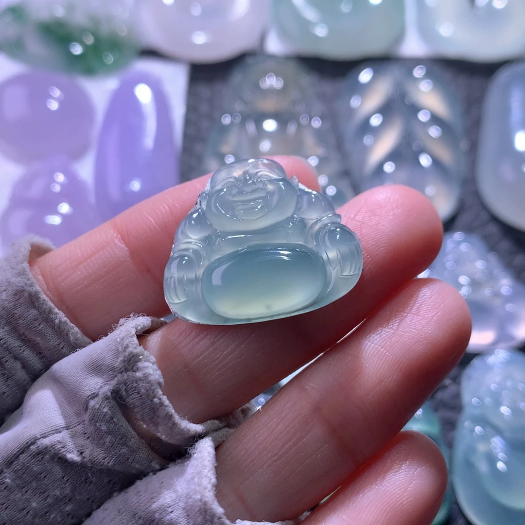 翡翠未镶嵌颈饰佛