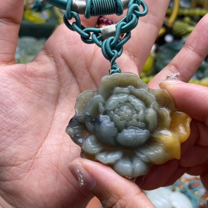 蛇纹石玉未镶嵌吊坠