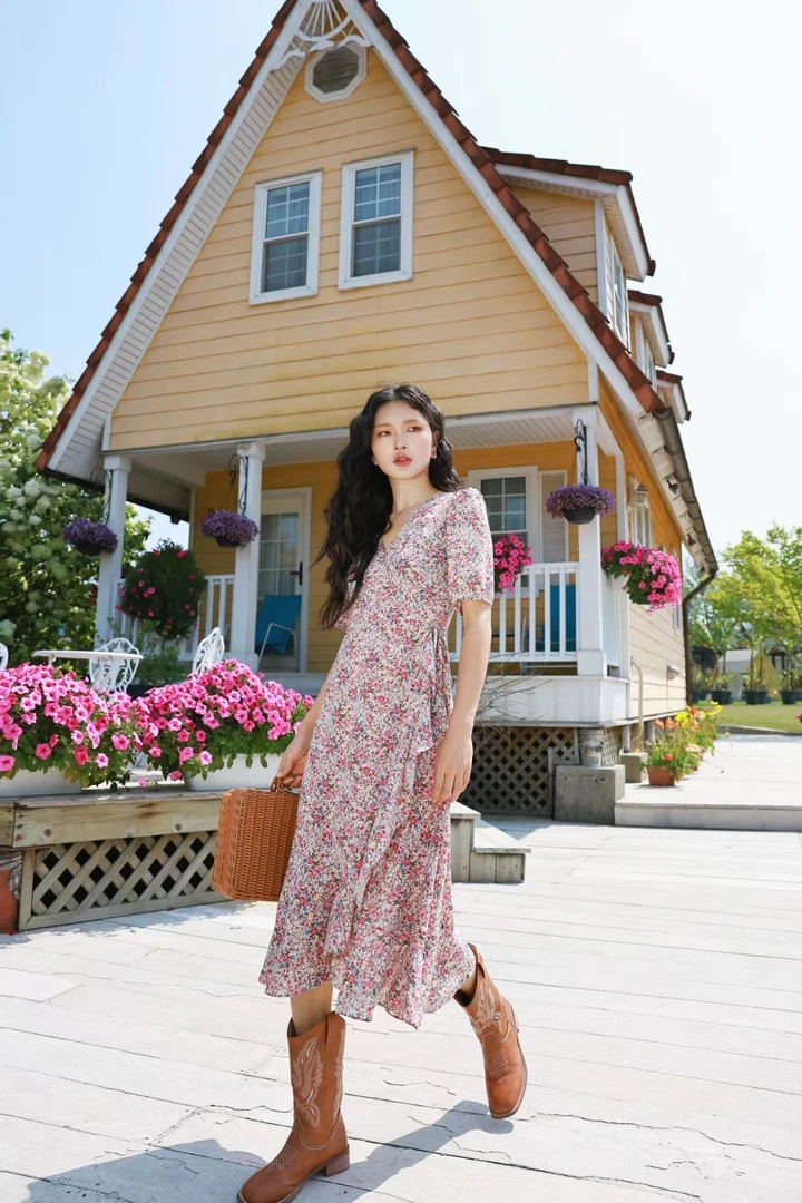 碎花A字裙高腰夏季泡泡袖连衣裙收腰法式显瘦中长款女装裙子长裙