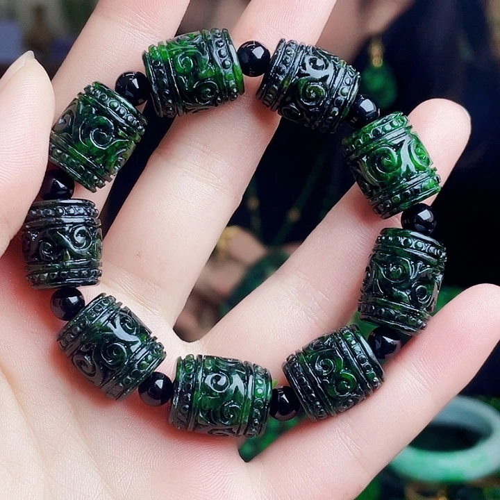 翡翠未镶嵌颈饰多样性