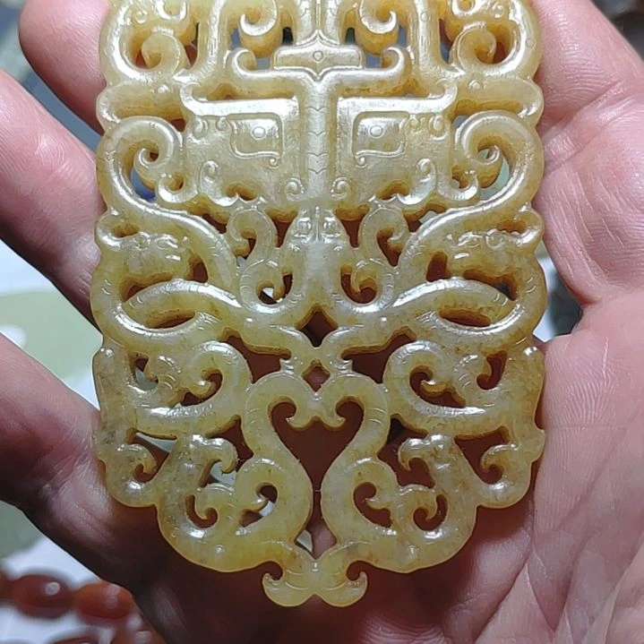 和田玉颈饰未镶嵌水**青