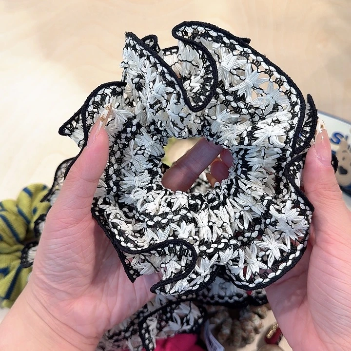 黑白镂空大肠圈小蛮腰